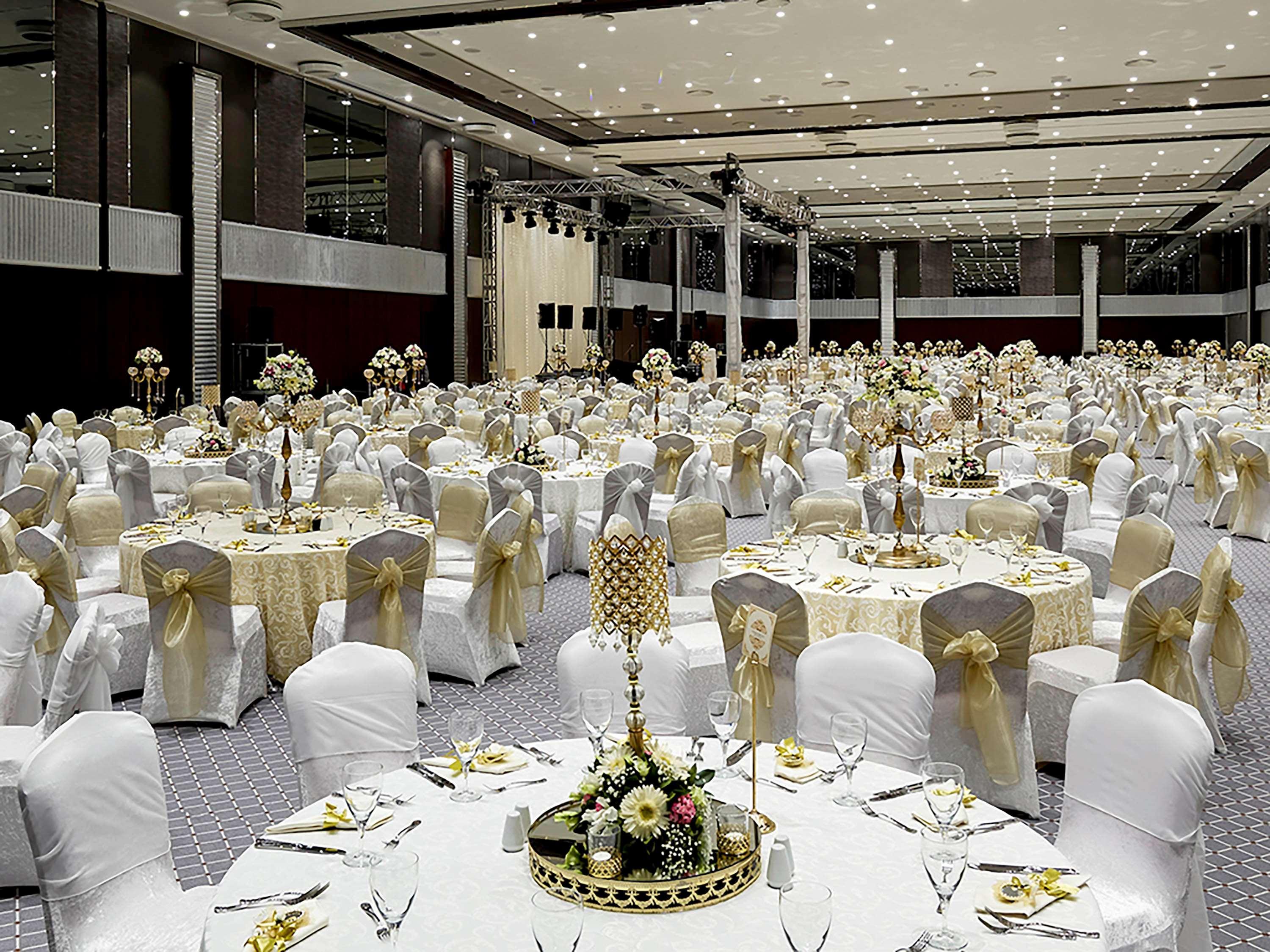 Pullman & Convention Center Готель Стамбул